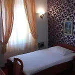 Отель Adriana
