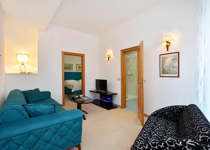 Отель Adriana 3*