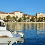 Hotell Adriana 3*