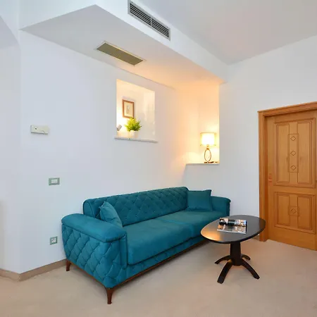 Hotel Adriana 3*