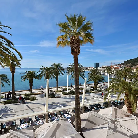 Adriana Hotel 3*