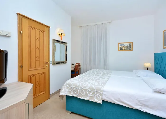 Hotel Adriana 3*