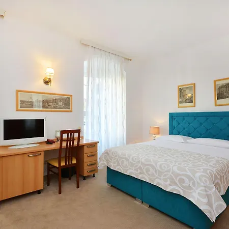 Hotel Adriana 3*